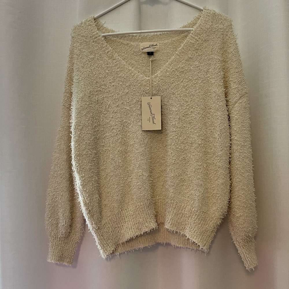 NWT Universal Thread V-Neck Pullover Sweater - Cream - Medium